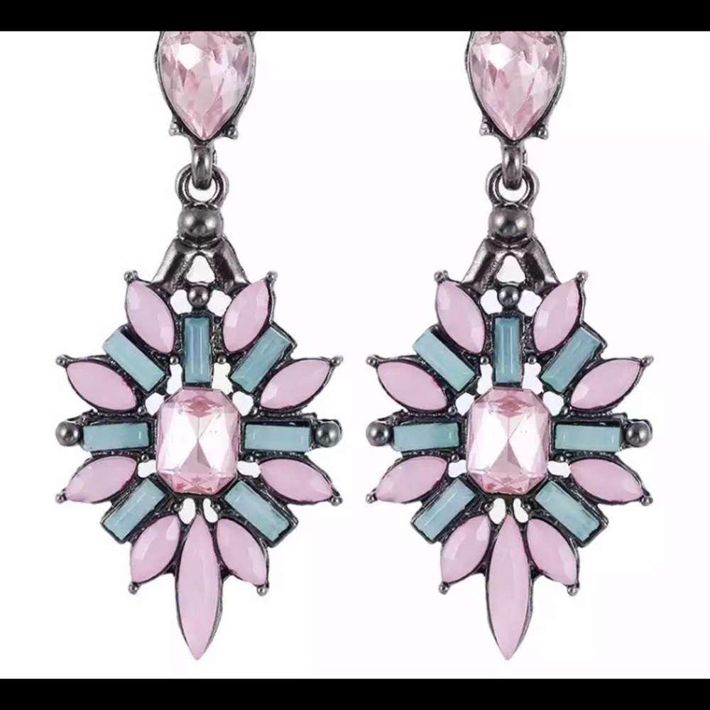Drop statement earring